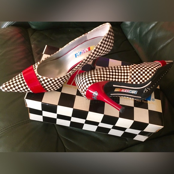 Meet your Posher, Robin - Picture 16 of 16